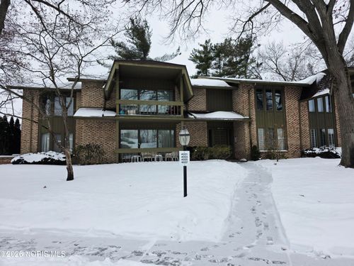 4025 Newcastle Dr, Sylvania, OH, 43560-3450 | Card Image