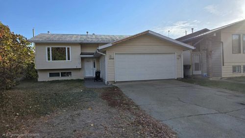 10905 91 St, Peace River, AB, T8S1P9 | Card Image