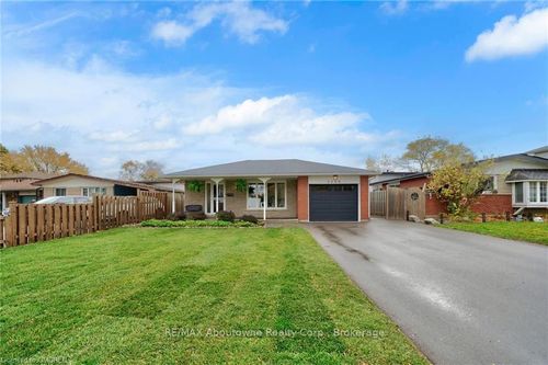 5500 Romanwood Cres, Burlington, ON, L7L3N1 | Card Image