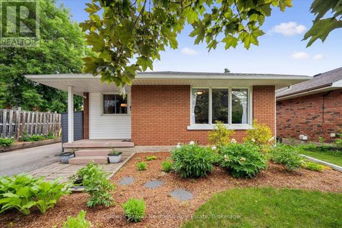179 Sekura St, Cambridge, ON, N1R3R2 | Card Image
