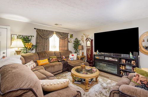 337 Bonita Pkwy, Hendersonville, TN, 37075-3997 | Card Image