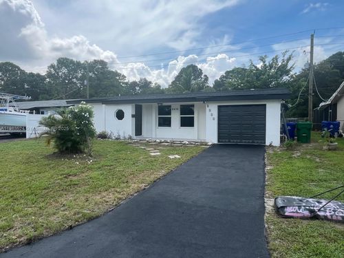 8436 Southampton Dr, Miramar, FL, 33025-2831 | Card Image