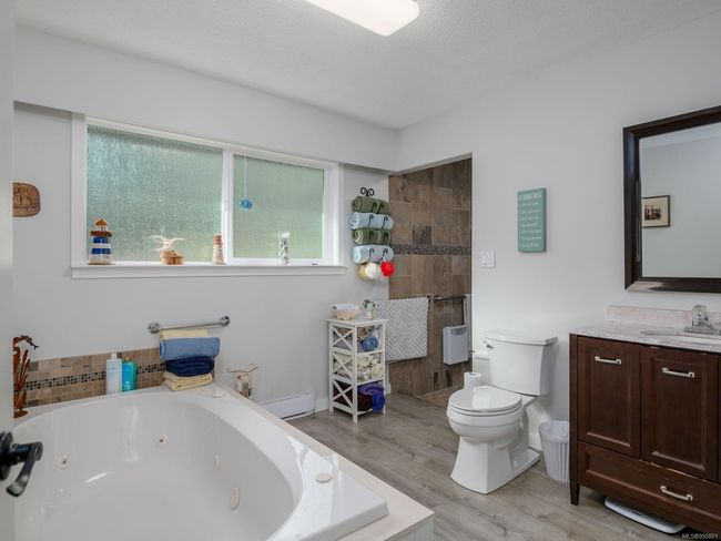 100 Dyer Dr, House other with 3 bedrooms, 3 bathrooms and 1 parking in Sayward BC | Image 28