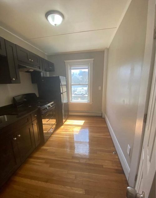 apt-2-23 Mall St, Lynn, MA, 01905-2532 | Card Image