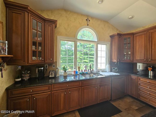 KITCHEN SINK AREA | Image 22