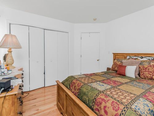 35 Dogwood Dr, Middletown, NY, 10940-1801 | Card Image