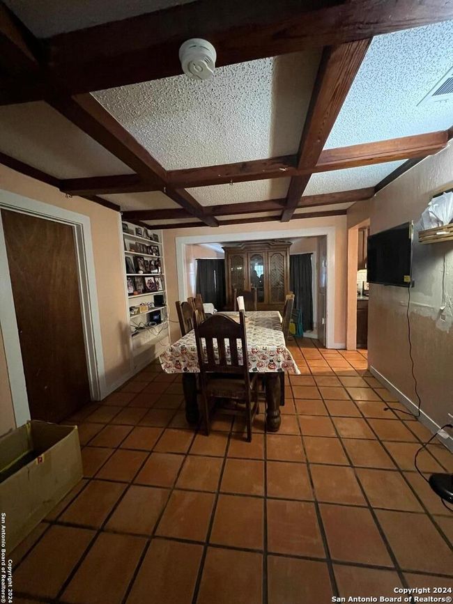 108 S 19 Th St, House other with 4 bedrooms, 2 bathrooms and null parking in Carrizo Springs TX | Image 6