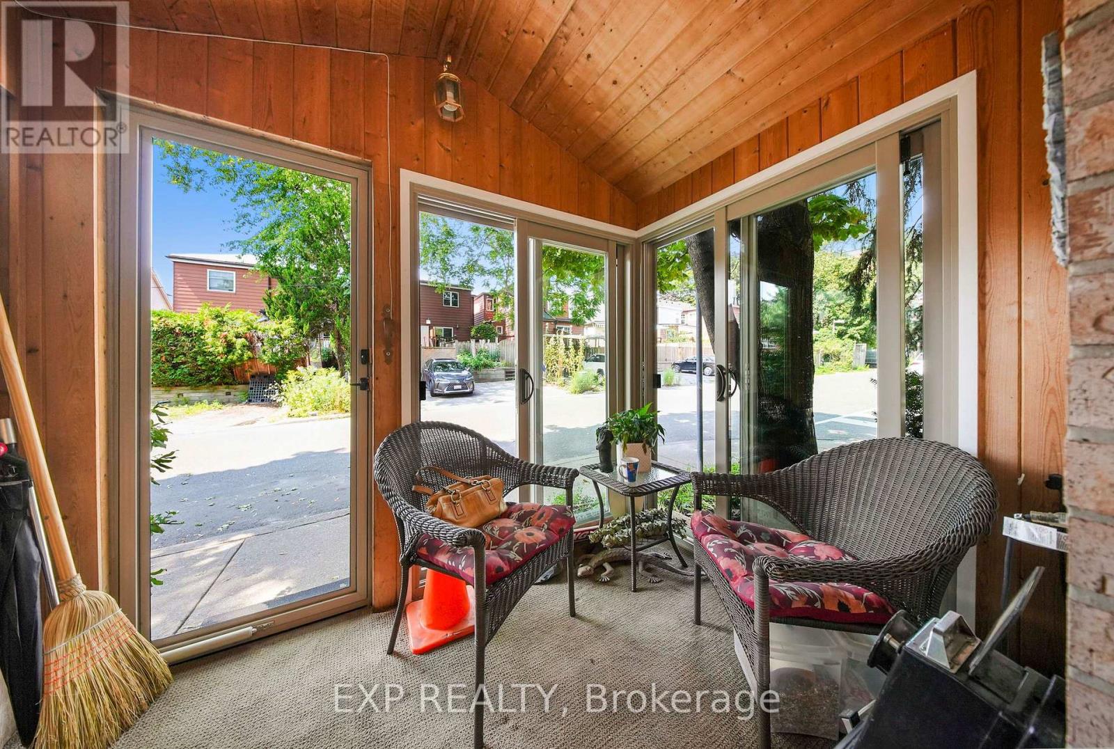 Residential in Toronto (Greenwood-Coxwell) 4