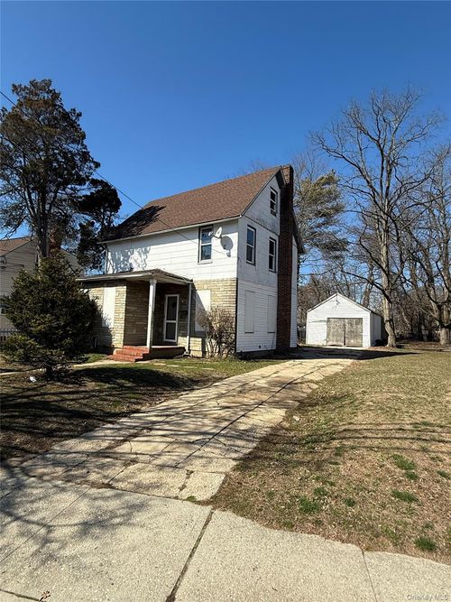 241 Commercial St, Freeport, NY, 11520-2501 | Card Image