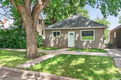 40 Iroquois Street E, Moose Jaw, SK, S6H4S8 | Card Image