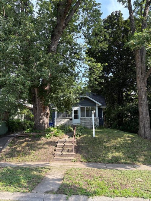 1043 Burns Ave, Saint Paul, MN, 55106-6718 | Card Image