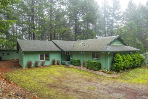 330 Tunnel Creek Rd, Grants Pass, OR, 97526-9748 | Card Image