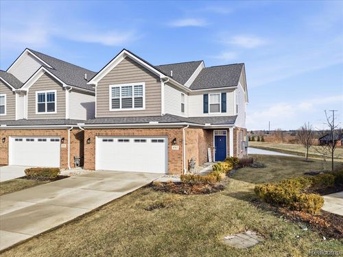 8767 Grove St, Washington Twp, MI, 48094-3616 | Card Image