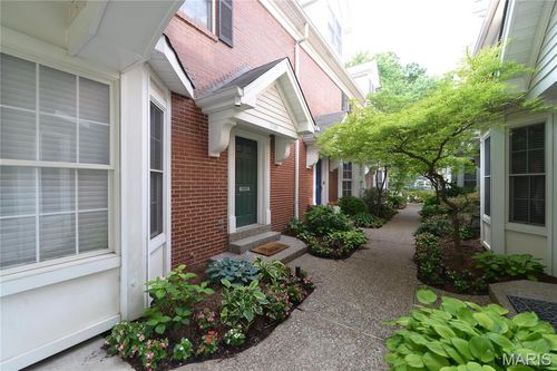 7709 Gannon Ave, University City, MO, 63130-2822 | Card Image