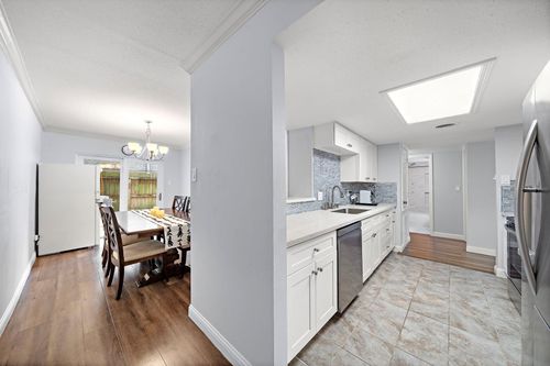 apt-83-12633 Memorial Dr, Houston, TX, 77024-4843 | Card Image