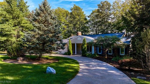 8819 Tanglewood Trl, Chagrin Falls, OH, 44023-5640 | Card Image