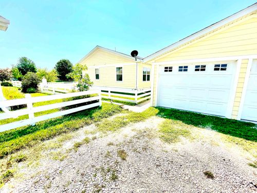 2114 Ruby Ln, Fairfield, IA, 52556-8643 | Card Image