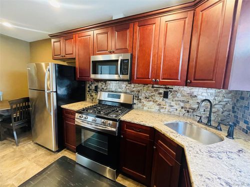 47 39th St, Sunnyside, NY, 11104-4404 | Card Image