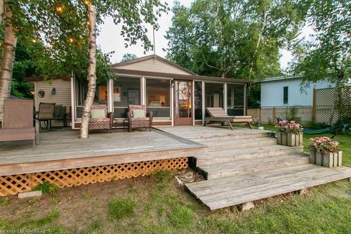 709 Bruce Rd, Saugeen Shores, ON, N0H2L0 | Card Image