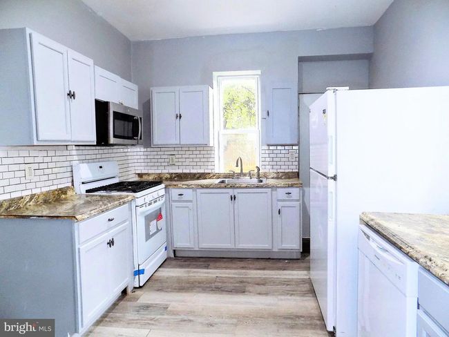 804 N Front St, Townhouse with 3 bedrooms, 2 bathrooms and null parking in CAMDEN NJ | Image 5