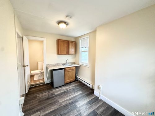 1b-1431 Bank St, Waterbury, CT, 06708-4168 | Card Image