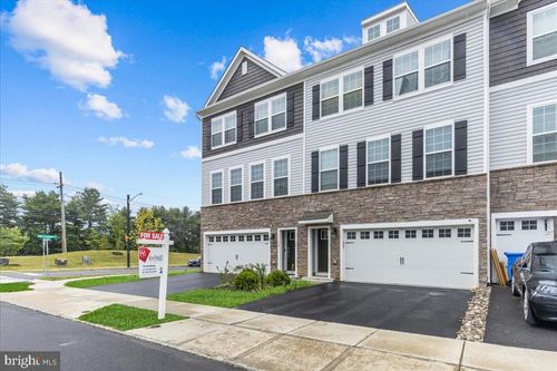 9 Sisters Farmstead Dr, Mount Laurel, NJ, 08054-1447 | Card Image