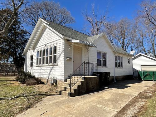 108 W Virginia Ave, Effingham, IL, 62401-2251 | Card Image