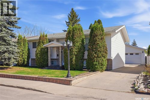 3355 Fairlight Dr, Saskatoon, SK, S7M4N1 | Card Image