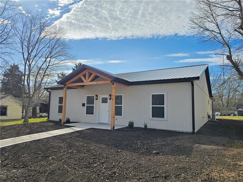 410 E 6th Ave, Garnett, KS, 66032-1608 | Card Image