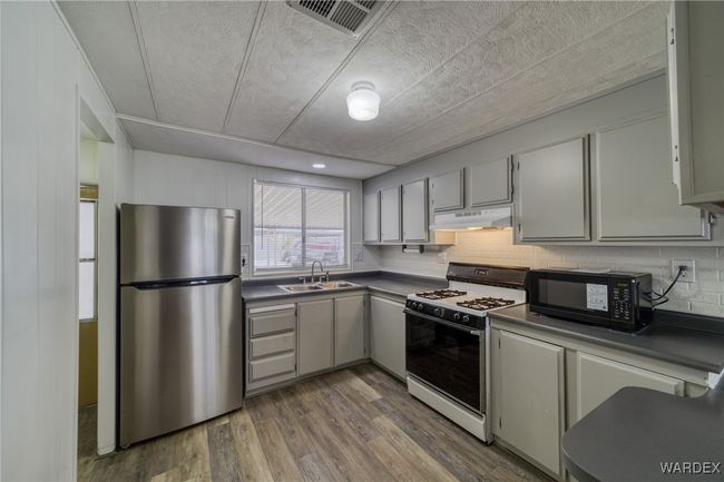 Kitchen | Image 12