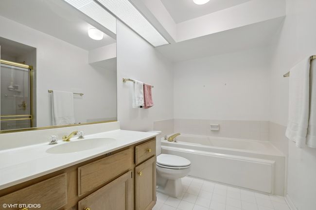APT-209 - 3100 Lexington Ln, Condo with 2 bedrooms, 2 bathrooms and 1 parking in Glenview IL | Image 14