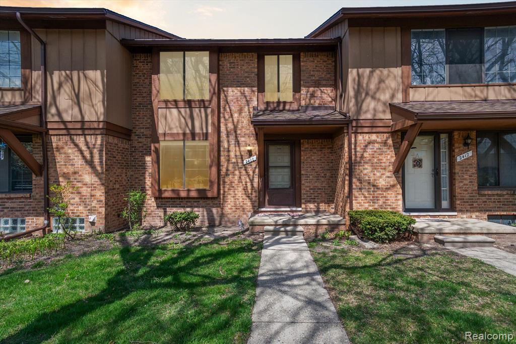 Bradford Ct, Warren, MI 48091