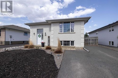 293 Caribou Cres, Thunder Bay, ON, P7C5Z6 | Card Image
