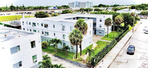 21-5300 Nw 26th Ave, Miami, FL, 33142-8073 | Card Image