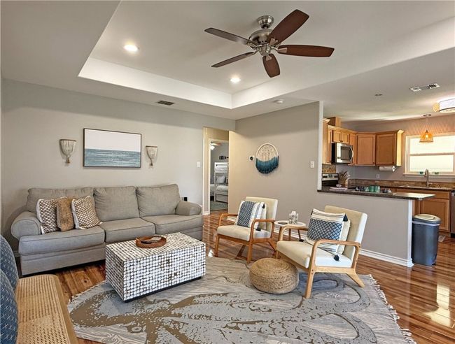 1020 S Live Oak St, House other with 2 bedrooms, 2 bathrooms and null parking in Rockport TX | Image 5