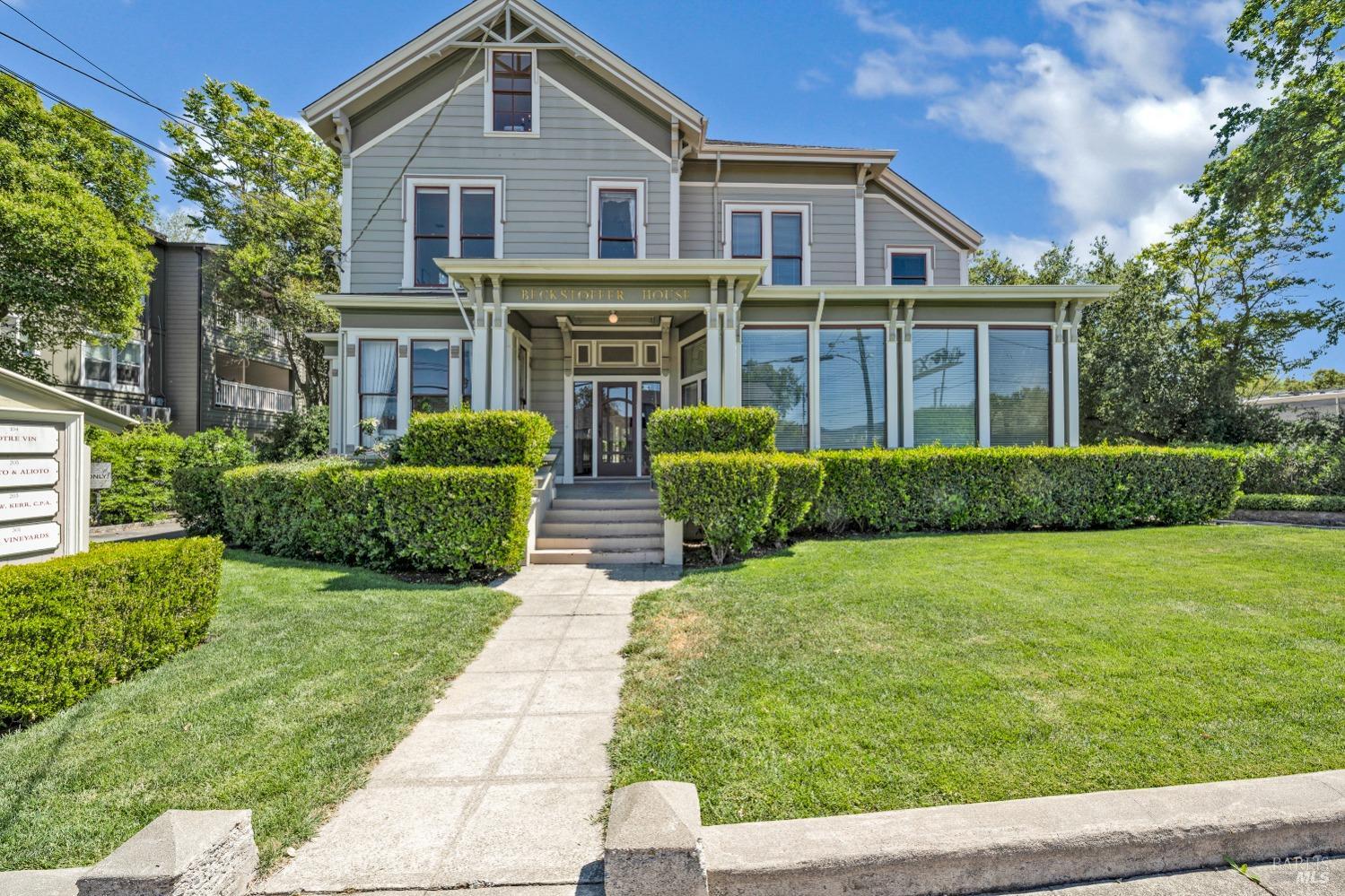 1127 Pope St, Saint Helena, CA 94574