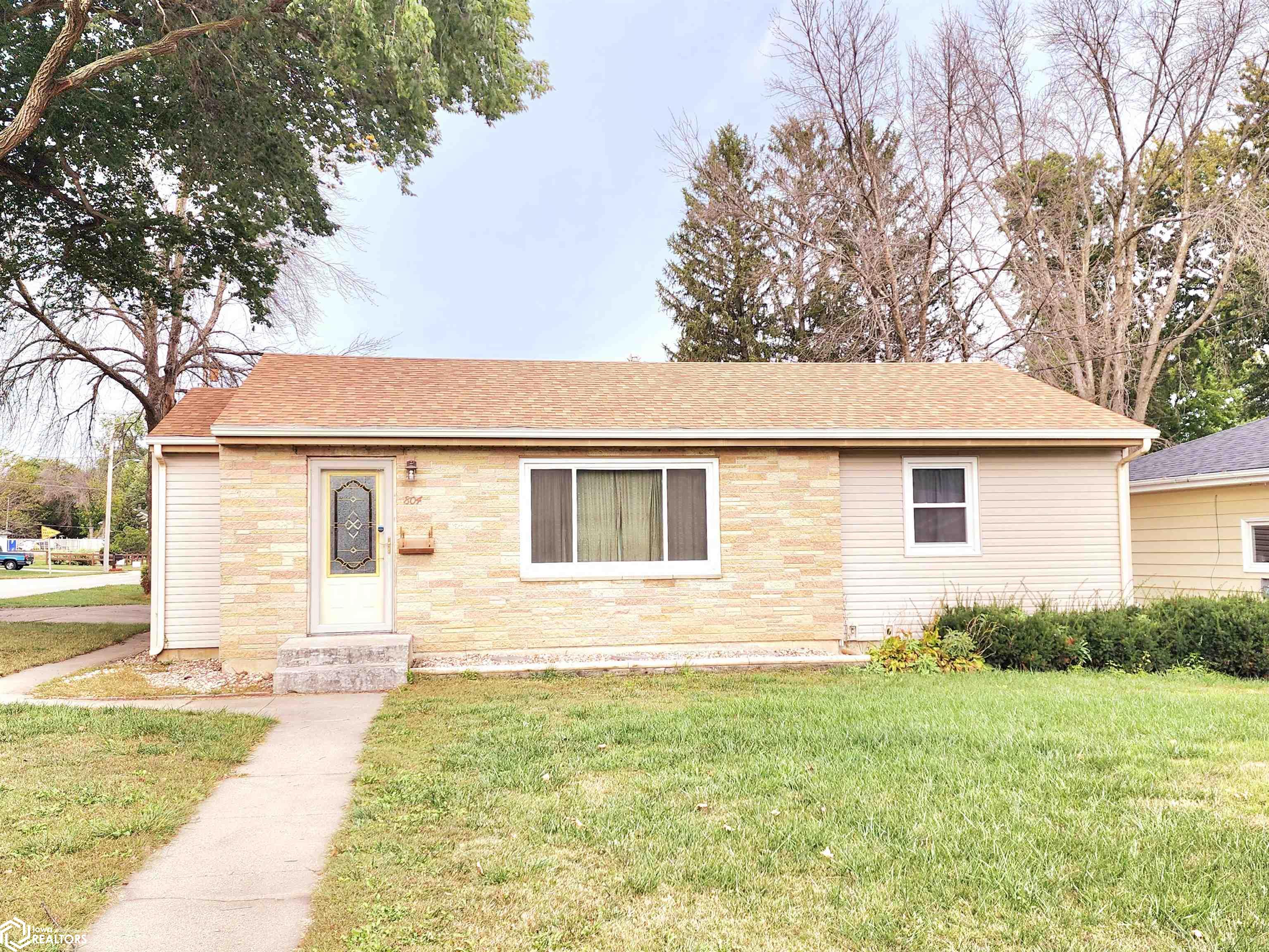 6th St, Mason City, IA 50401