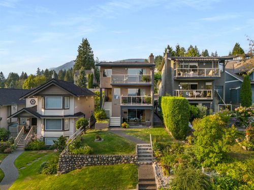 342 E 26th St, North Vancouver, BC, V7N1B1 | Card Image
