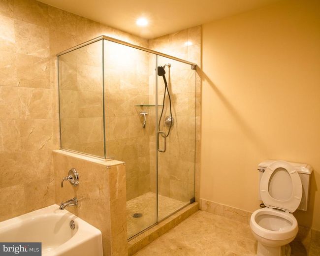APT-1608 - 8220 Crestwood Heights Dr, Condo with 2 bedrooms, 2 bathrooms and null parking in MCLEAN VA | Image 6