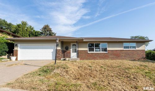 1322 Northlawn Rd, Davenport, IA, 52804-1837 | Card Image