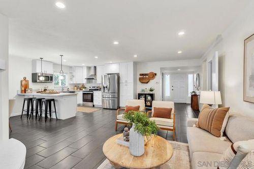 2167 Sunset Dr, Escondido, CA, 92025 | Card Image