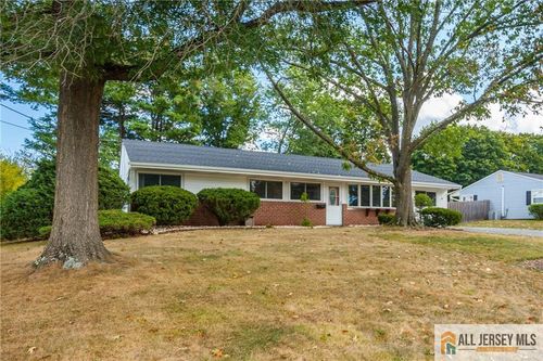 42 New Rd, KENDALL PARK, NJ, 08824-1127 | Card Image