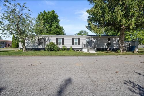 135 Cedar Brook Dr, Elyria, OH, 44035-4720 | Card Image