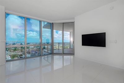 2906 - 851 Ne 1st Ave, Condo with 1 bedrooms, 2 bathrooms and null parking in Miami FL | Image 2