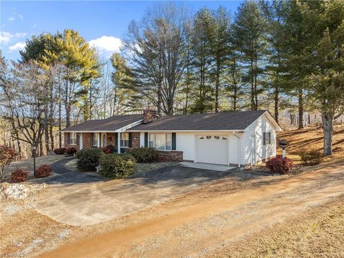 1017 Lawson Alley Ln, Lawsonville, NC, 27022-7865 | Card Image