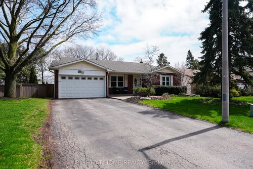 1266 Lakeview Dr, Oakville, ON, L6H2M8 | Card Image