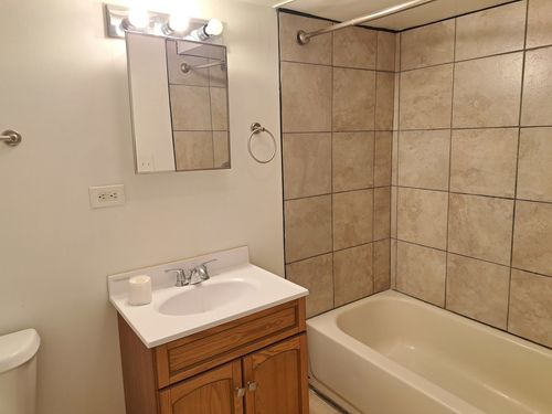 gr-5310 W Pensacola Ave, Chicago, IL, 60641-1308 | Card Image