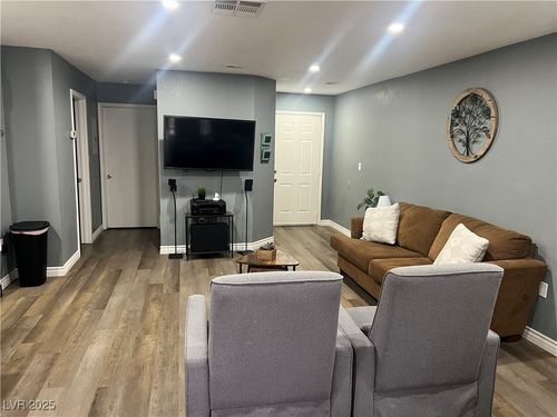 unit-104-2180 Pinetop Ln, Las Vegas, NV, 89119-7823 | Card Image