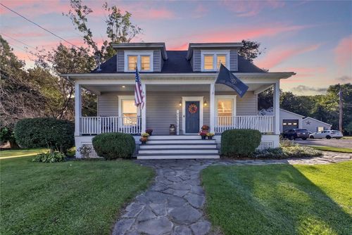 18 Weld St, Naples, NY, 14512-9502 | Card Image