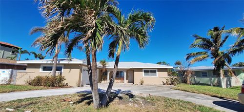 390 173rd Avenue E, NORTH REDINGTON BEACH, FL, 33708 | Card Image